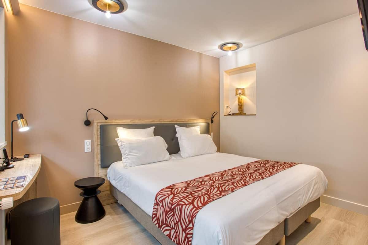 Estudio familiar, 1 habitación | 1 dormitorio, escritorio, espacio para trabajar con un portátil