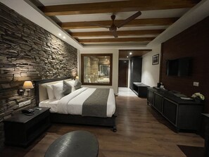 Egyptian cotton sheets, premium bedding, down comforters, desk - Sylvan Hues (Manali)