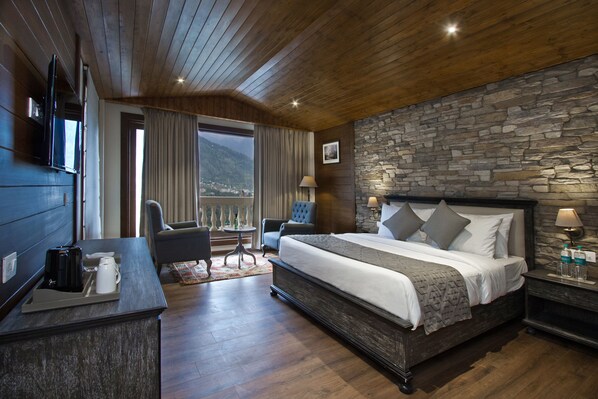 プレミアム ルーム | エジプト綿のシーツ、高級寝具、羽毛の掛け布団、デスク