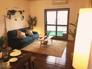 Apartamento, 1 quarto | Sala de estar | TV de tela plana