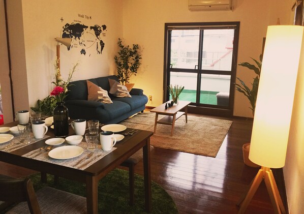 Apartamento, 1 quarto | Sala de estar | TV de tela plana