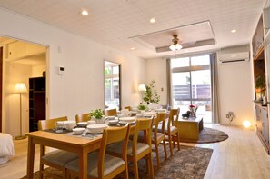3Bedroom Apartment | 3 bedrooms, free WiFi, bed sheets - Purple House (Chatan)
