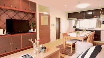 3Bedroom Apartment | Living area | Flat-screen TV