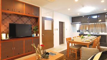 3Bedroom Apartment | Private kitchen | Fridge, microwave, stovetop, electric kettle