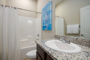 Combined shower/bathtub, hair dryer, towels