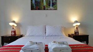 Standard Double Room | Premium bedding, down comforters, desk, laptop workspace - Chachapoyas Backpackers Hotel (Chachapoyas)