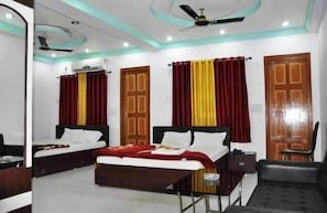 Family Room, 2 Double Beds - MADHU MAMATA HOTEL & RESORTS (Rampurhat)