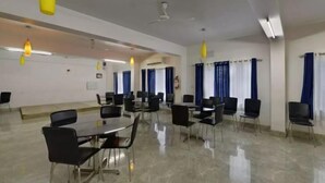 Restaurant - MADHU MAMATA HOTEL & RESORTS (Rampurhat)