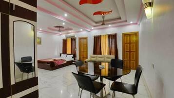 Deluxe Room, 1 Bedroom, Smoking | View from room