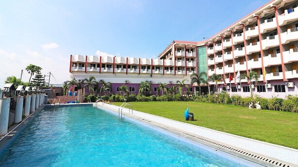 Pool - MADHU MAMATA HOTEL & RESORTS (Rampurhat)