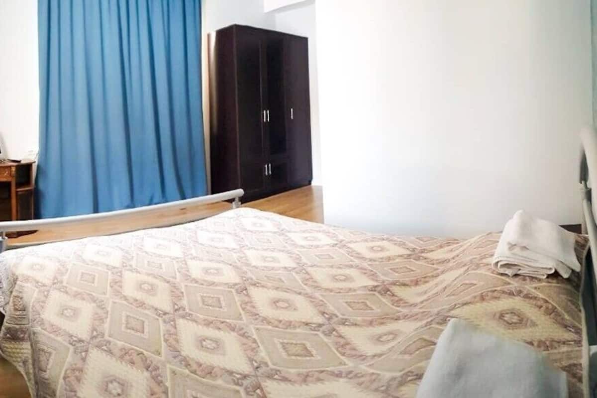 Habitación básica | 1 habitación, cortinas blackout, insonorización y wifi gratis