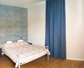 Cortinas blackout, sistema de insonorización y wifi gratis 