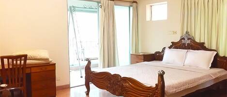 Chambre Double Deluxe | Décoration personnalisée, ameublement personnalisé, bureau