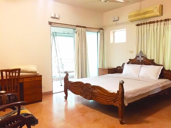 Deluxe Double Room | Individually decorated, individually furnished, desk, soundproofing - Maya Service Apt (Dhaka)
