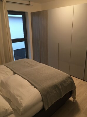 2 quartos, ferros/tábuas de passar roupa, Wi-Fi de cortesia