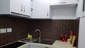 Private kitchen - Sunset Guest House (Himarë)