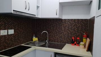 Studio | Private kitchen | Fridge