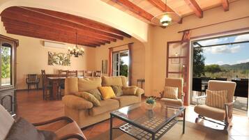 TV connectée, cheminée, chaßne hi-fi, espaces bureaux