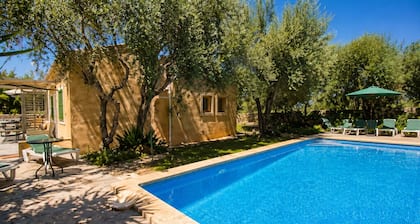 Charming House - 6 pax, - Wifi Free - Sat TV - Private Salat Pool