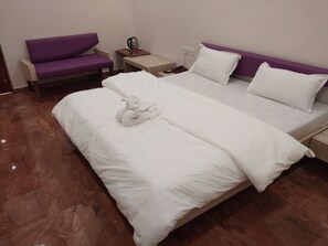 Deluxe Double Room (3 Beds Non AC) | Egyptian cotton sheets, premium bedding, down comforters