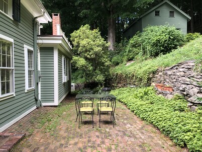 Connecticut Colonial with River and Sunset Views!
