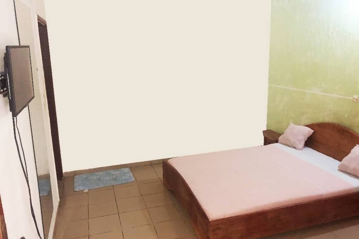 Desk, blackout curtains, rollaway beds, free WiFi