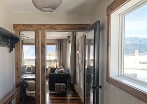 Smart TV, toys, books, stereo - Penthouse #1: Panoramic Views, Hot Tub, 75" & 55" TVs, Sonos, Free Ski Bus (Mt. Crested Butte)