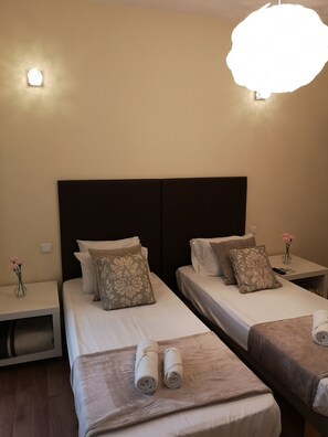 1 habitación, tabla de planchar con plancha, wifi y ropa de cama 