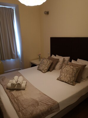 1 habitación, tabla de planchar con plancha, wifi y ropa de cama 
