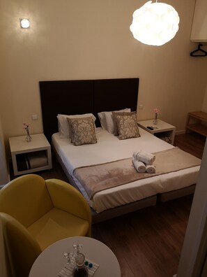 1 habitación, tabla de planchar con plancha, wifi y ropa de cama 