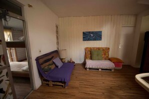 4 bedrooms, WiFi, bed sheets