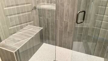 Bathtub, towels