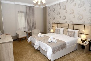 Premium bedding, individually decorated, individually furnished, desk - MinAli Boutique Hotel (Sheki)
