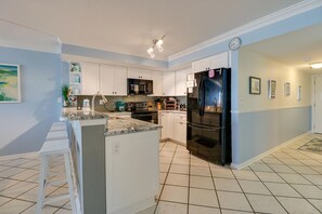 Fridge, microwave, stovetop, dishwasher