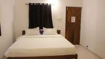 Quarto standard | Escrivaninha, Wi-Fi de cortesia, roupa de cama