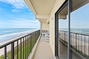Property grounds - TOP END UNIT, OCEANFRONT, 2024 RENOVATED, BARN DOOR Master shower, GORGEOUS (Satellite Beach)