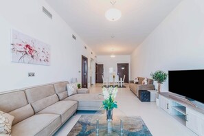 Royal-Apartment, 1 Schlafzimmer | Wohnbereich | Flachbildfernseher