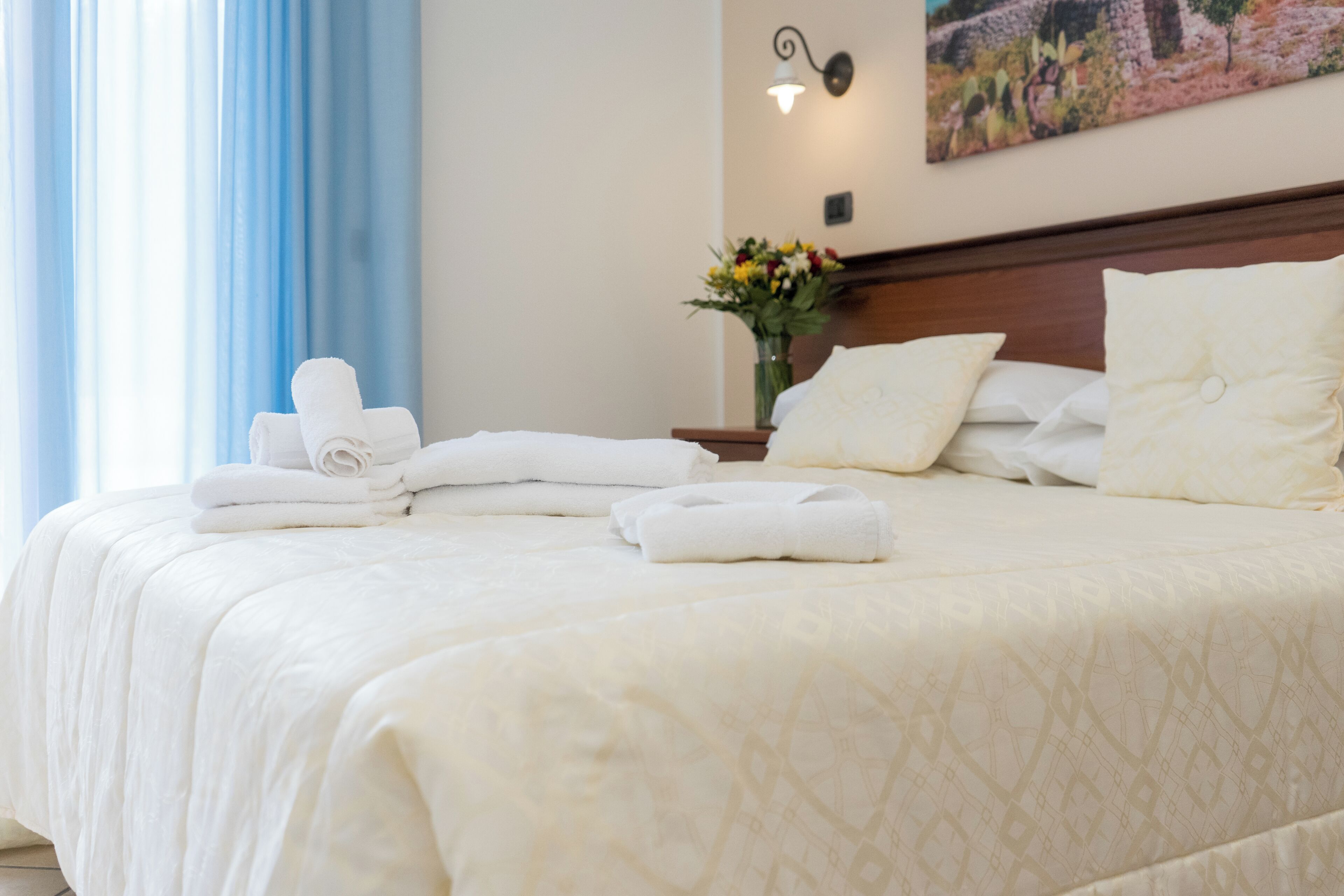 Suite Junior, terrazzo, vista giardino | Biancheria da letto di alta qualità, una scrivania, postazione laptop