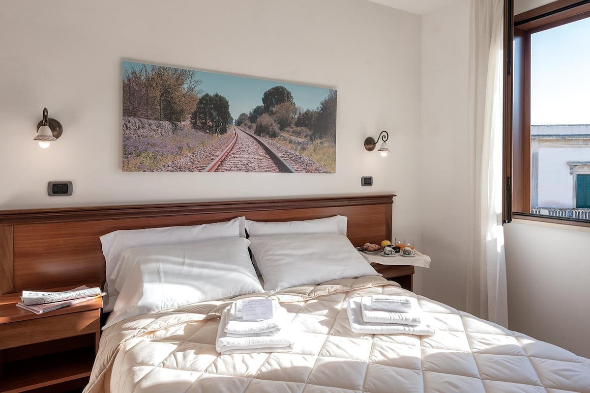 1 quarto, roupas de cama premium, escrivaninha