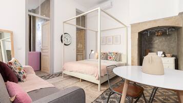 Deluxe-Studio | 1 Schlafzimmer, Minibar, individuell dekoriert, individuell eingerichtet