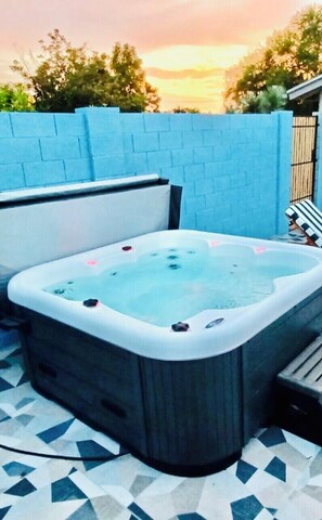 Bain à remous extérieur