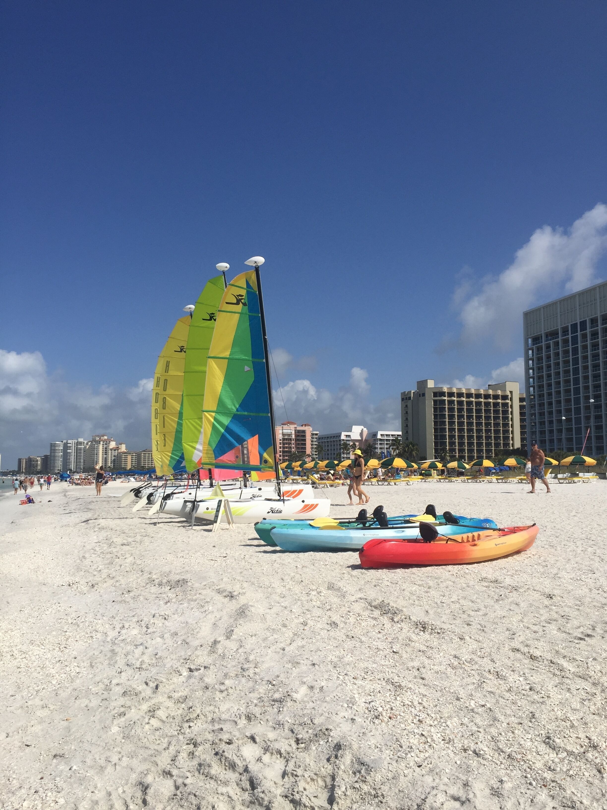Solsenger og strandhåndklær