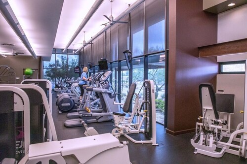 Open, airy and bright - rich warm colors