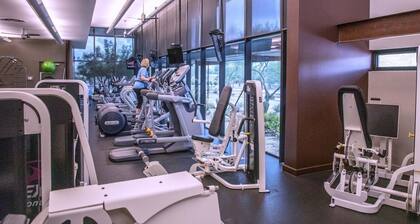 Open, airy and bright - rich warm colors