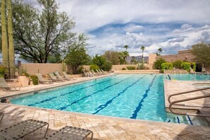 حمّام سباحة مُدفَّأ