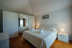 4 chambres, fer et planche à repasser, Wi-Fi, draps fournis