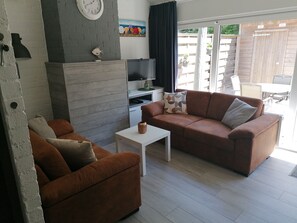 TV, table football, ping pong - " Fitsch@sea" Cozy vacation home in the park "De Kreek" - Free WLAN (Bruinisse)