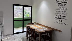 Apartemen Comfort | Makan di kamar