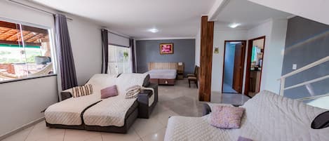 3 habitaciones, escritorio, tabla de planchar con plancha y wifi gratis