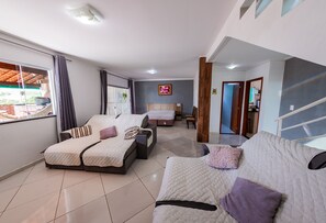 3 室のベッドルーム、デスク、アイロン / アイロン台、WiFi (無料)